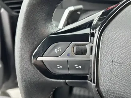 Photo 21 Peugeot 208  PureTech 100 S&S EAT8