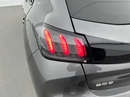 Photo 16 Peugeot 208  PureTech 100 S&S EAT8