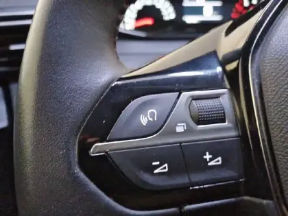 Photo 14 Peugeot 208  BlueHDi 100 S&S BVM6