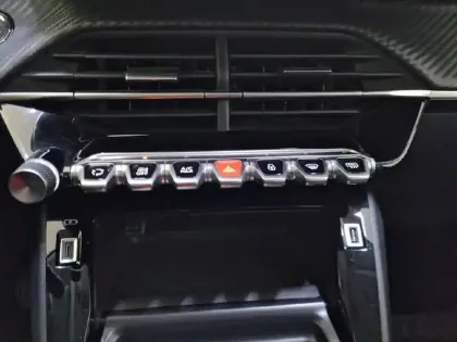 Photo 24 Peugeot 208  BlueHDi 100 S&S BVM6