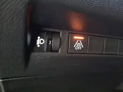 Photo 28 Peugeot 208  BlueHDi 100 S&S BVM6