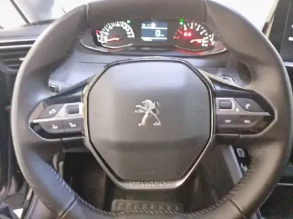 Photo 62 Peugeot 208  BlueHDi 100 S&S BVM6