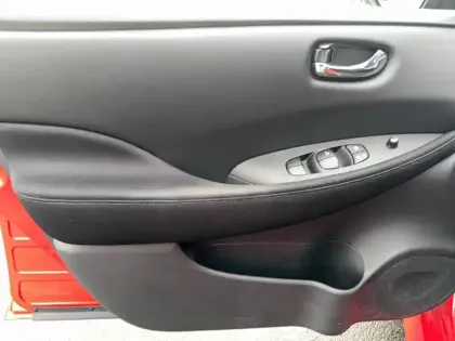 Photo 10 Nissan Leaf  Electrique 40kWh