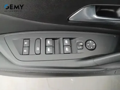 Photo 11 Peugeot 308  SW Hybrid 136 e-DCS6