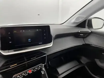 Photo 27 Peugeot 208  Electrique 50 kWh 136ch