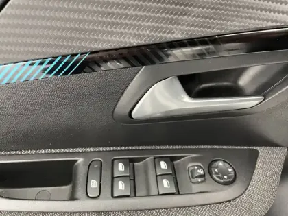 Photo 31 Peugeot 208  Electrique 50 kWh 136ch