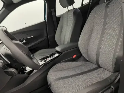 Photo 13 Peugeot 2008  Hybrid 145 e-DCS6