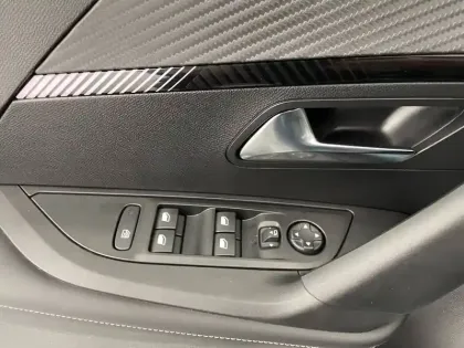 Photo 31 Peugeot 2008  Hybrid 145 e-DCS6