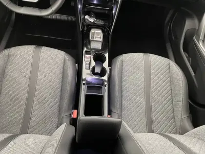 Photo 24 Peugeot 2008  Hybrid 145 e-DCS6