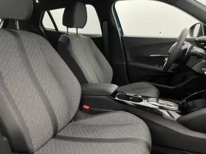 Photo 26 Peugeot 2008  Hybrid 145 e-DCS6