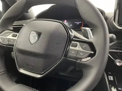 Photo 28 Peugeot 2008  Hybrid 145 e-DCS6