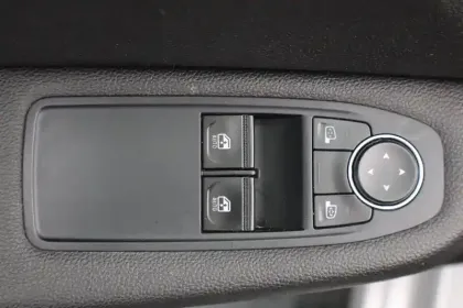 Photo 59 Renault Clio Gén. V (BJA) Ph1 Business 5