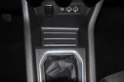 Photo 54 Renault Clio Gén. V (BJA) Ph1 Business 5