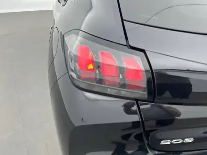 Photo 36 Peugeot 208  PureTech 100 S&S BVM6