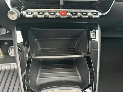 Photo 42 Peugeot 208  PureTech 100 S&S BVM6