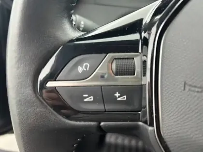 Photo 39 Peugeot 208  PureTech 100 S&S BVM6