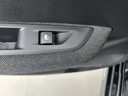 Photo 34 Peugeot 208  PureTech 100 S&S BVM6