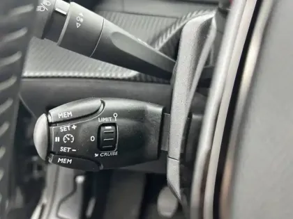 Photo 41 Peugeot 208  PureTech 100 S&S BVM6