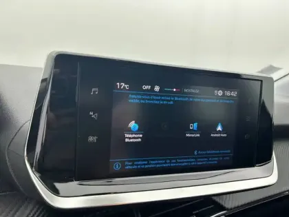 Photo 37 Peugeot 208  PureTech 100 S&S BVM6