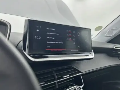 Photo 21 Peugeot 2008  BlueHDi 130 S&S EAT8