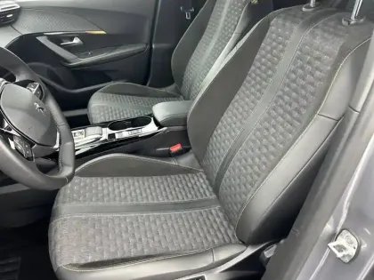 Photo 10 Peugeot 2008  BlueHDi 130 S&S EAT8