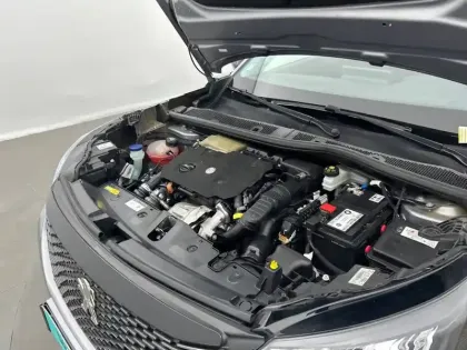 Photo 38 Peugeot 2008  BlueHDi 130 S&S EAT8