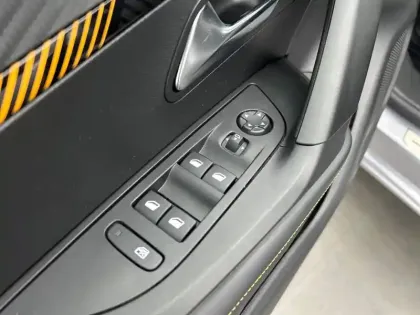 Photo 17 Peugeot 2008  BlueHDi 130 S&S EAT8