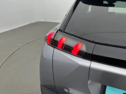 Photo 16 Peugeot 2008  BlueHDi 130 S&S EAT8