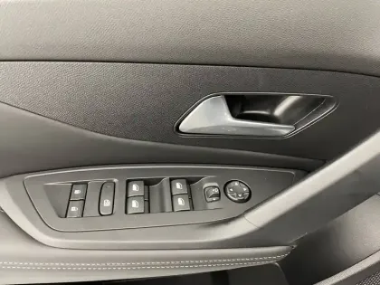 Photo 31 Peugeot 308  BlueHDi 130ch S&S EAT8