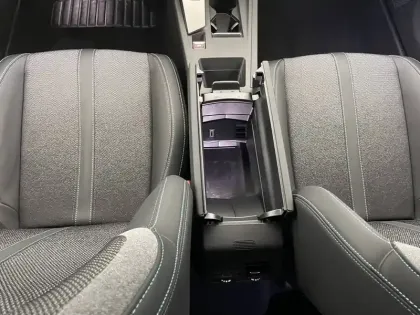 Photo 24 Peugeot 308  BlueHDi 130ch S&S EAT8