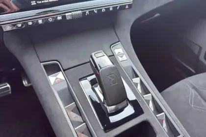 Photo 98 DS DS 7 DS7 Crossback Hybride E-Tense 300 EAT8 4x4