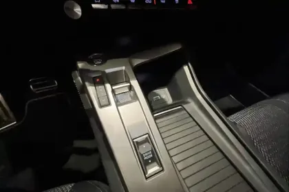 Photo 21 Peugeot 308  SW Hybrid 145 e-DCS6