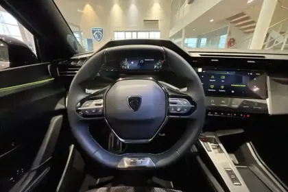 Photo 11 Peugeot 308  SW Hybrid 145 e-DCS6