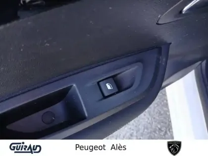 Photo 12 Peugeot 2008  BlueHDi 130 S&S EAT8