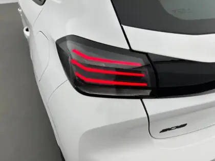 Photo 16 Peugeot 208  PureTech 100 S&S BVM6