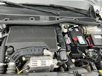 Photo 18 Peugeot 208  PureTech 100 S&S BVM6