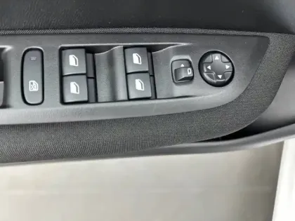 Photo 17 Peugeot 208  PureTech 100 S&S BVM6