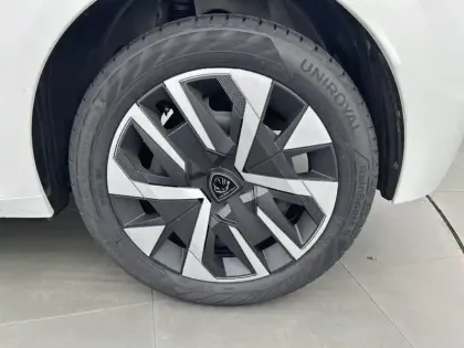 Photo 12 Peugeot 208  PureTech 100 S&S BVM6