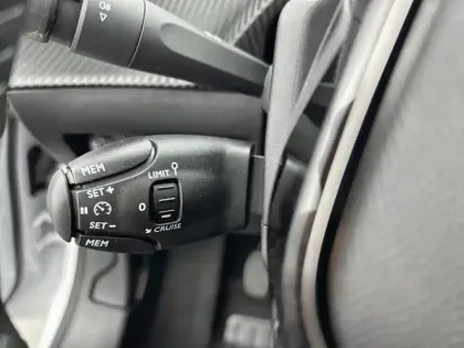 Photo 19 Peugeot 208  PureTech 100 S&S BVM6