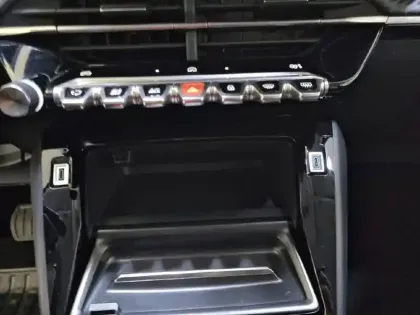 Photo 55 Peugeot 208  Hybrid 110 e-DCS6