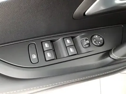 Photo 18 Peugeot 208  Hybrid 110 e-DCS6