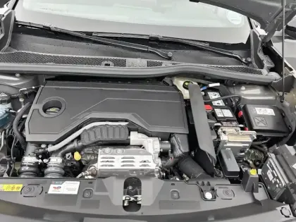 Photo 35 Peugeot 2008  Hybrid 145 e-DCS6