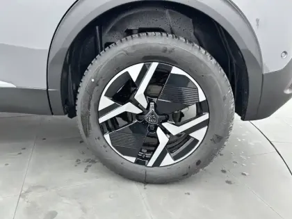 Photo 33 Peugeot 2008  Hybrid 145 e-DCS6