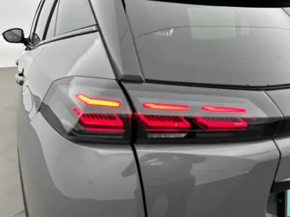 Photo 37 Peugeot 2008  Hybrid 145 e-DCS6