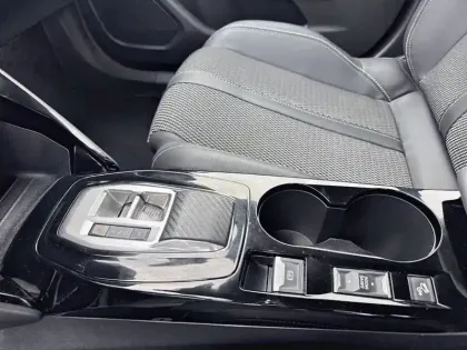 Photo 19 Peugeot 2008  Hybrid 145 e-DCS6