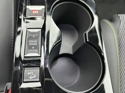 Photo 43 Peugeot 2008  Hybrid 145 e-DCS6