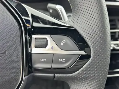 Photo 41 Peugeot 2008  Hybrid 145 e-DCS6