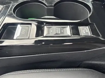 Photo 15 Peugeot 2008  Hybrid 145 e-DCS6