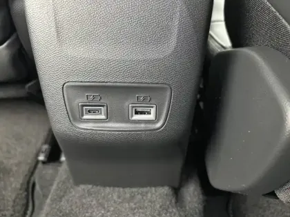 Photo 38 Peugeot 2008  Hybrid 145 e-DCS6