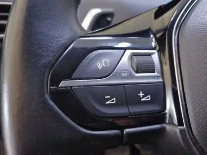 Photo 99 Peugeot 3008  Hybrid 225 e-EAT8